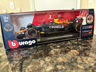 Bburago 1:24 Red Bull RB18 F1 Die-Cast Model
