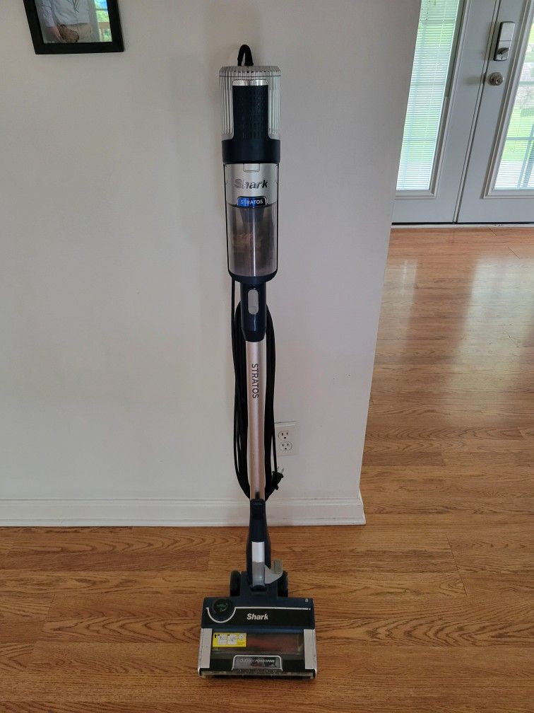 Shark Stratos Ultralight Upright Vacuum