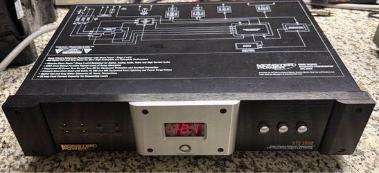 Monster power HTS 3600 home theater reference power center filter surge protector