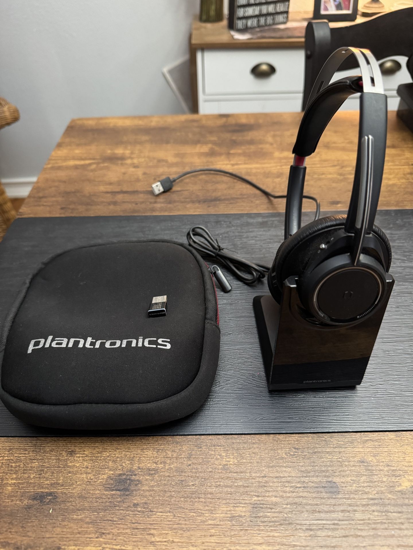 Plantronics Voyager Wireless Headset With Charging Dock