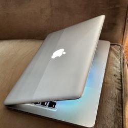 apple MacBook Pro 13” Intel I5 Processor 8GB RAM 256GB SSD $140