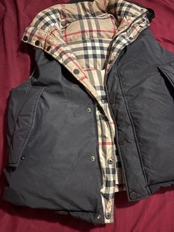 Men’s Burberry Reversible Vest with Hoody(size XL)