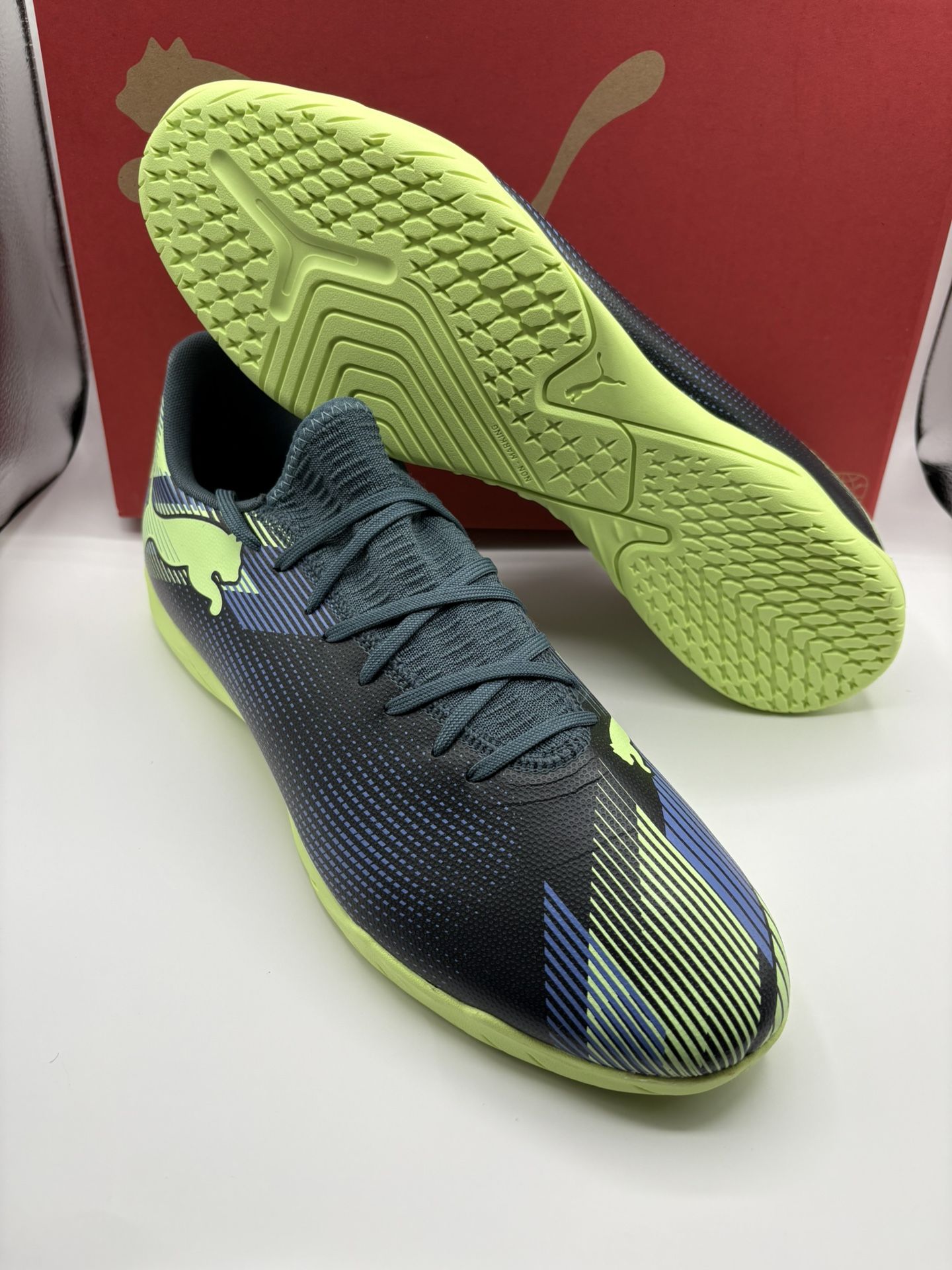 New PUMA Future Play IT IC Indoor Soccer Shoes Cleats Mens Size