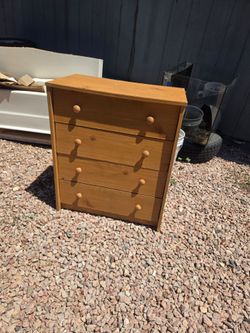 4-Drawer Pine Wood Dresser
