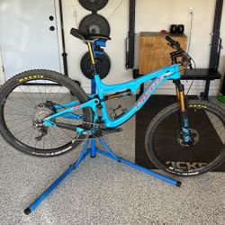 Pivot Switchblade 29”