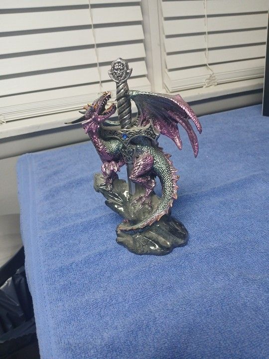 Design Toscano Dragon Blade Statue.