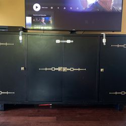Large Spacious 3 Cabinet TV Stand / Entertainment Center
