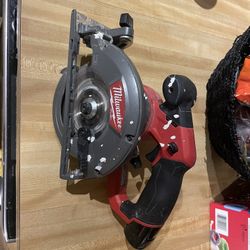 Milwaukee fuel 5 3/8” circular saw with (1) batt no charger works great $120 firm in n Lakeland 