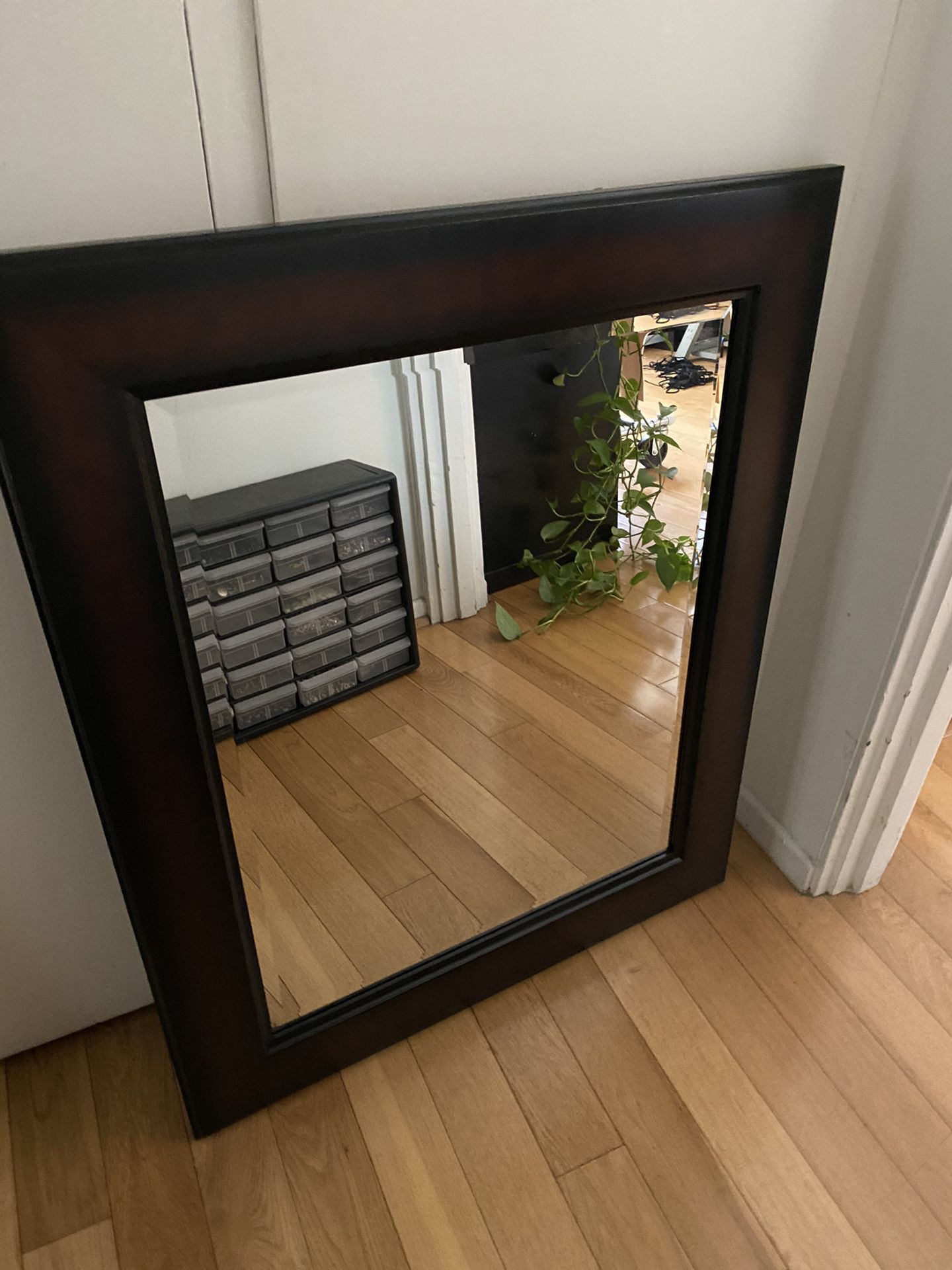 Wall mirror 33.5 x 27.5 for 10