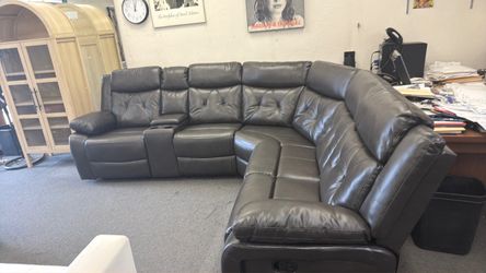 New Reclining Sectional. Grey. Free Delivery!