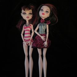 Monster High Draculaura skull shores/ Scarnival Dolls