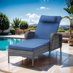 ArcoBay 1-Piece Gray Wicker Outdoor Chaise Lounge Rattan Chaise Lounge with Olefin Navy Blue Cushions