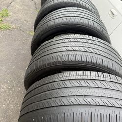 Tires 285/45/22 Goodyear 