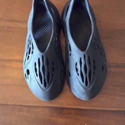 Slippers- Size 11 Good Condition 