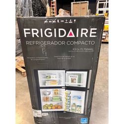 Frigidaire FFTR1814WB refrigerator