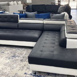Izzy Black & White Sectional 🖤Only $54 Down Payment 