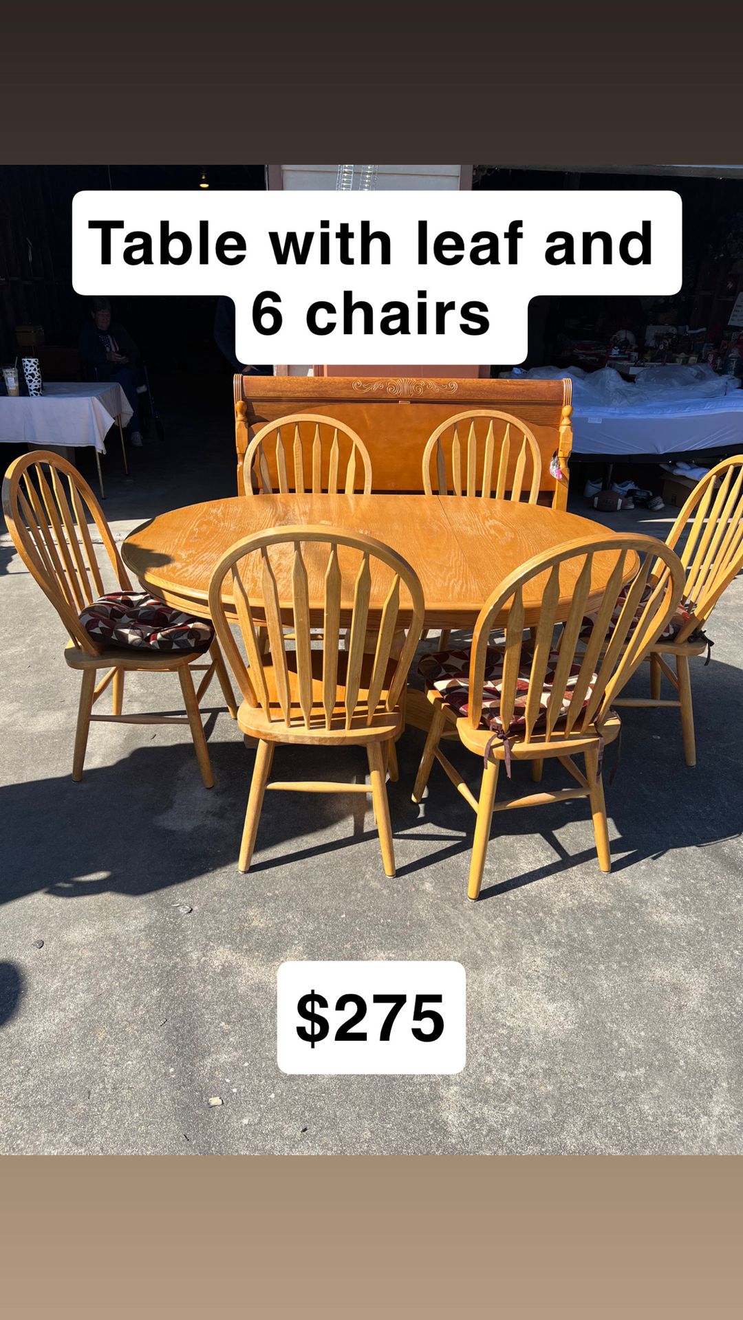 Table and chairs with leaf