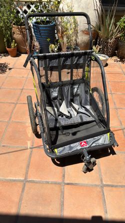 Walking/jogging stroller for two kids