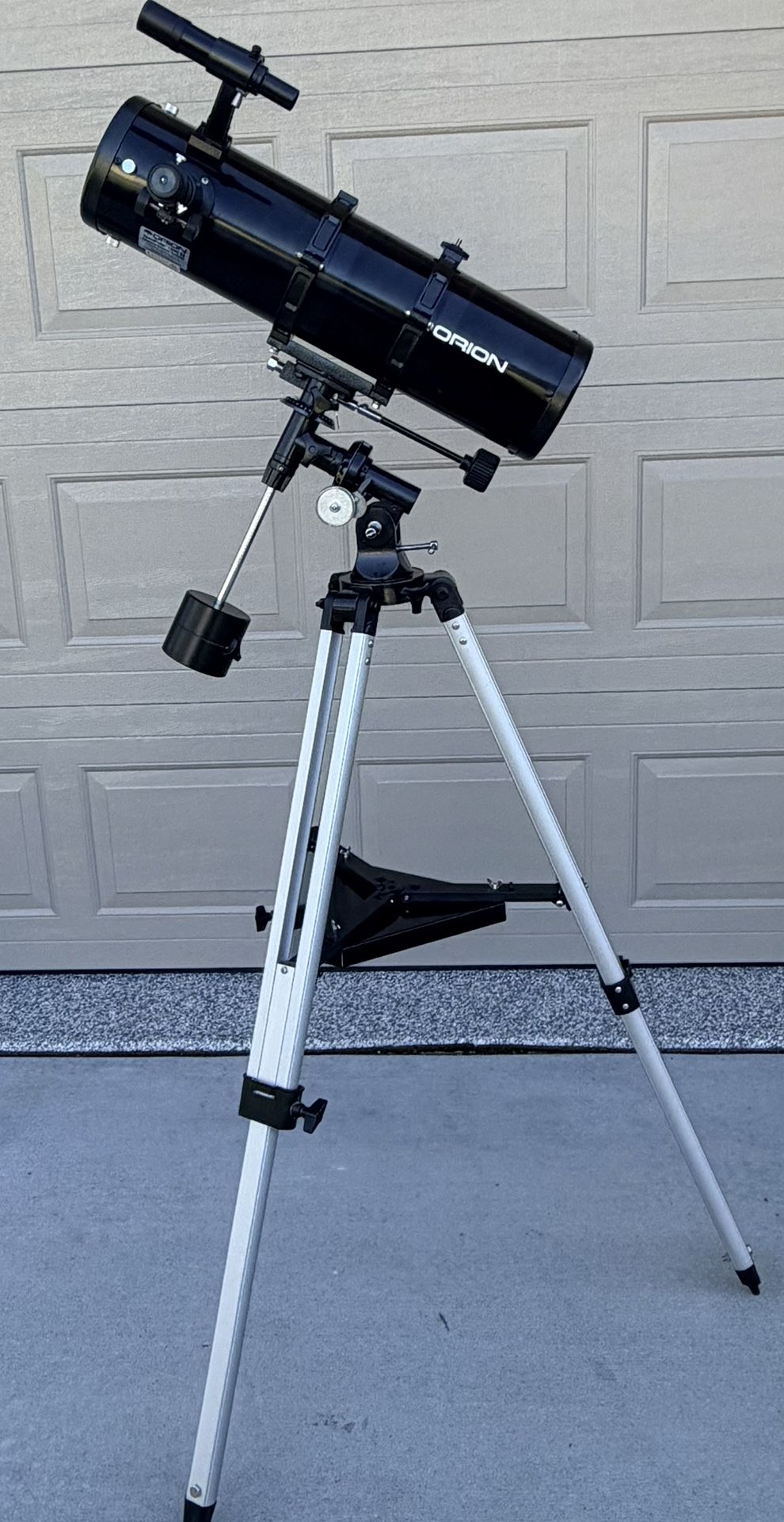 Orion SpaceProbe 130ST EQ Equatorial Reflector Telescope with 2 Eye Pieces and Finder Scope