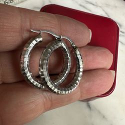 925 Sterling silver Diamond cut hoop earrings, 1in. , marked JCM925, beautiful