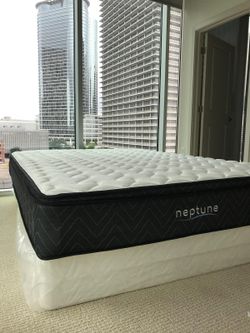New Queen size pillow top mattress & box spring.$300 Order it like a pizza 🍕 - immediate delivery.