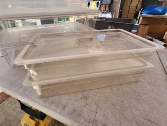 2 xlarge size food cambros with 2 lids preowned