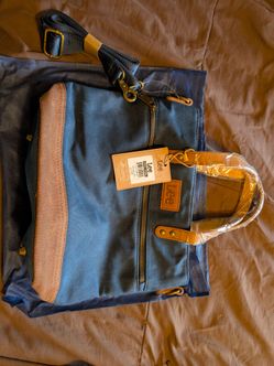 Lee brand purse with crossbody strap NWT
