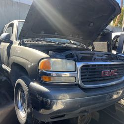 2002 GMC Sierra For Parts 