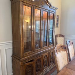 China Cabinet / Hutch