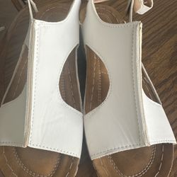WOMENS WHITE SIDE CUTOUT SANDALS 