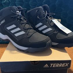 NEW - Adidas Hiking boots - Boys 5.5 (womens 7.5)