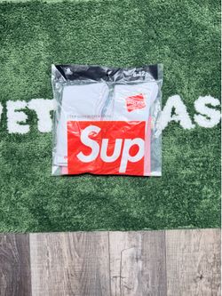 Hanes x Supreme Men’s White/Red Cushioned Crew Socks Logo Pattern 6-12 2 Pack