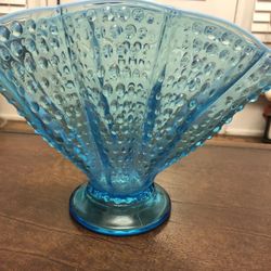 Vintage Fenton blue hobnail fan vase