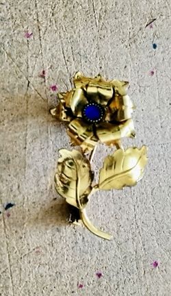 Swiss Made vintage gold-toned flower brooch