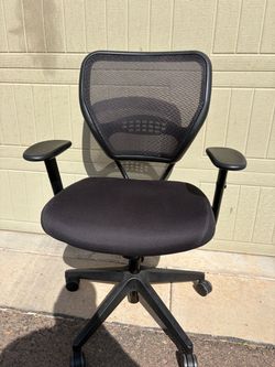 Black Mesh Office Chair with Armrests