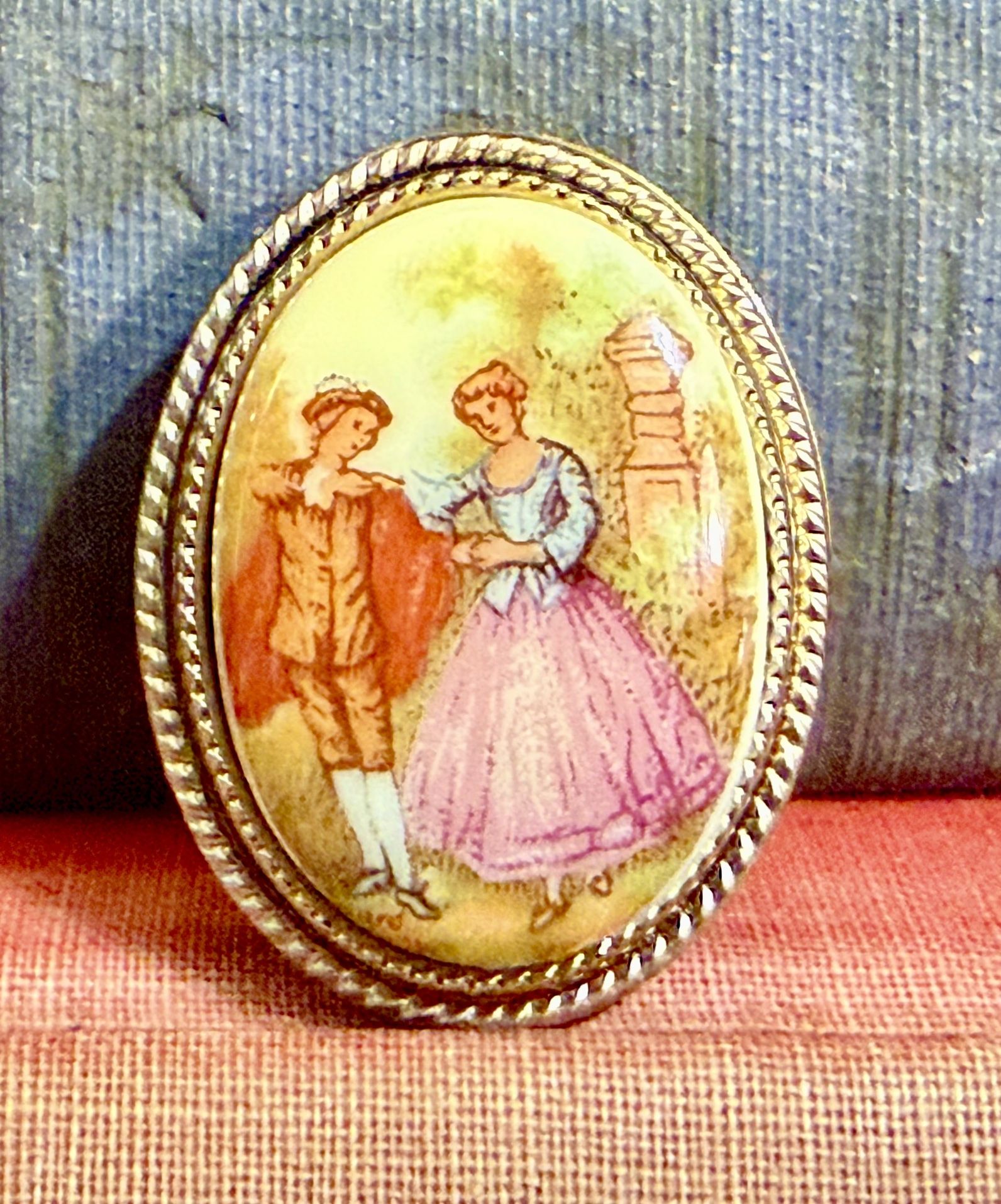 NONY NEW YORK LIMOGES CAMEO BUTTON COVER GOLD PLATED