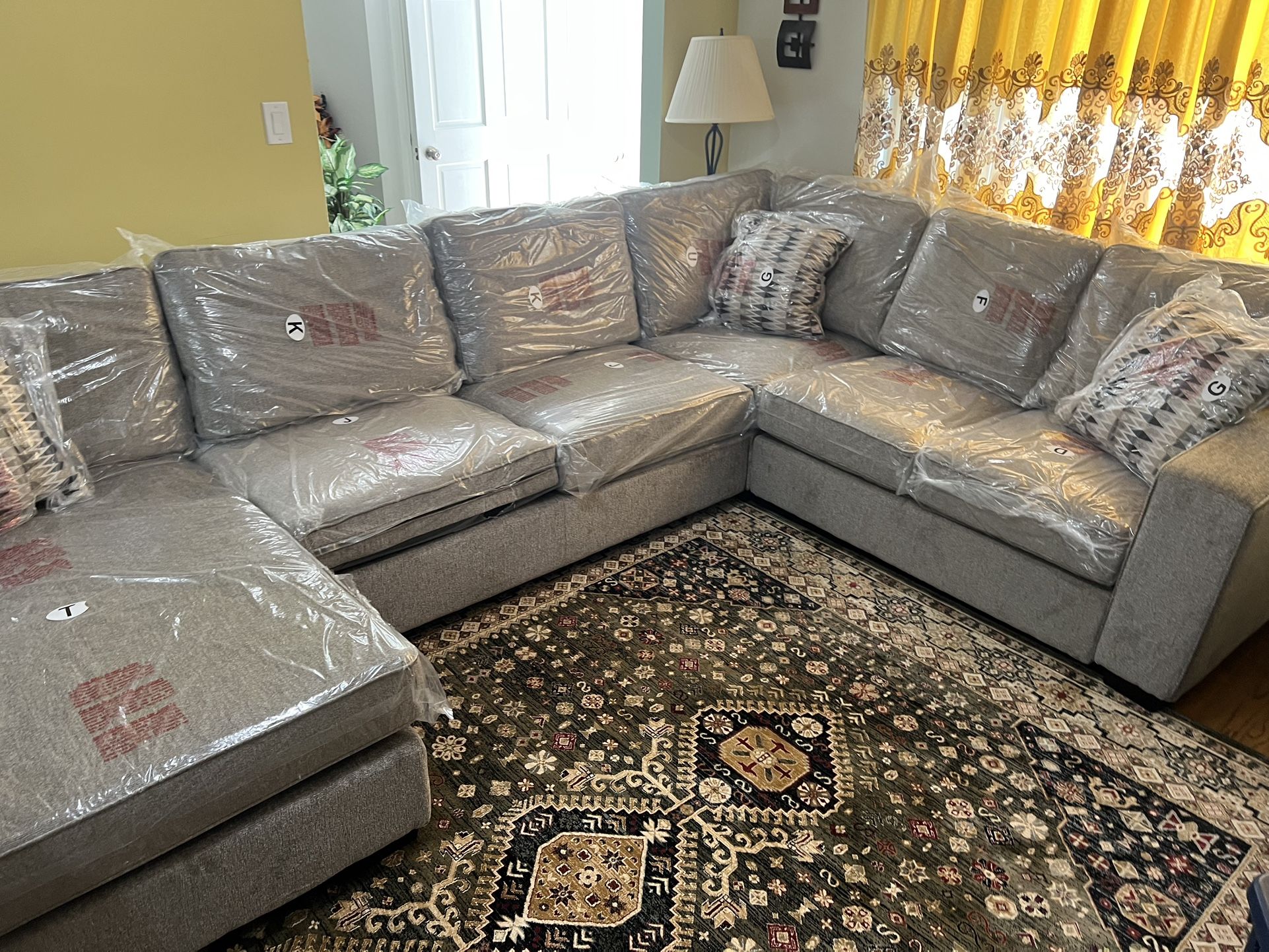 Sectional sofa Packed In Boxes