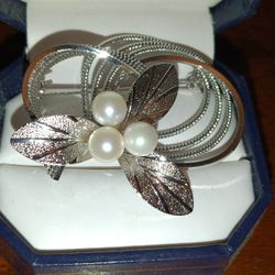 Shiny Floral Ribbon Pearl Brooch Pin