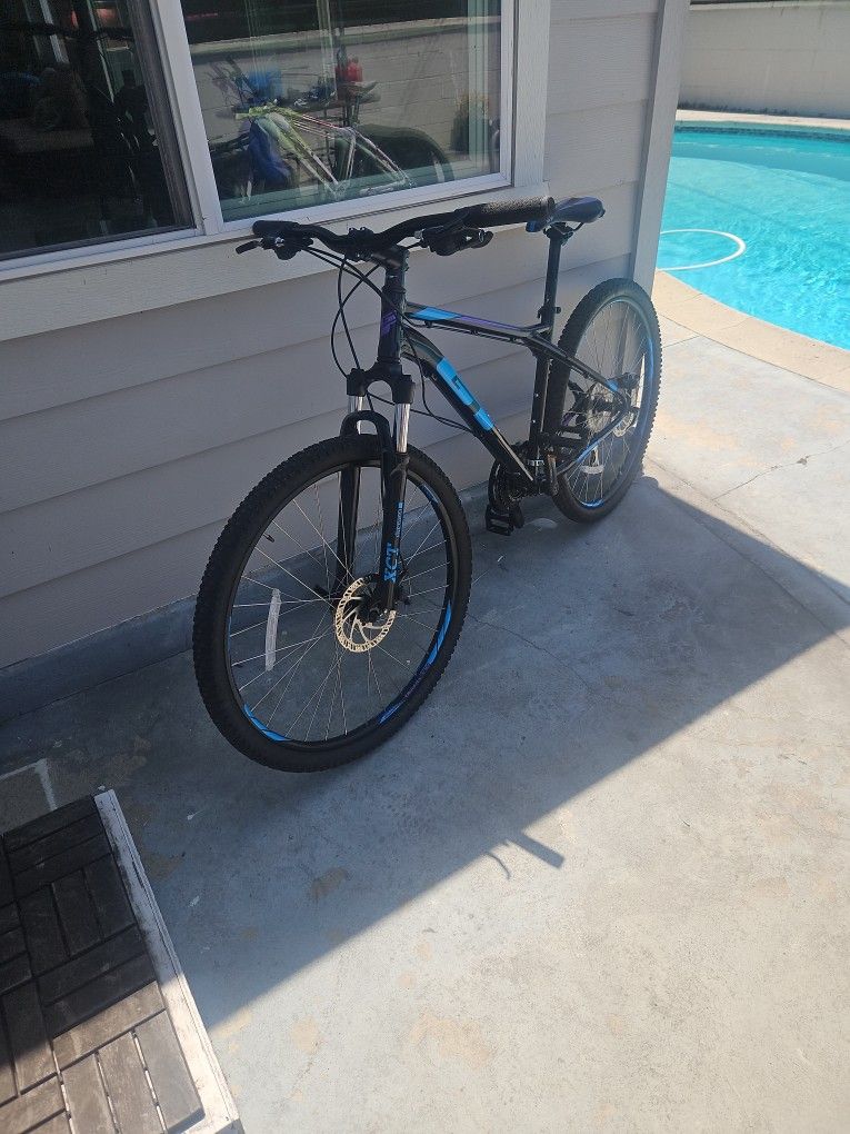 GT Laguna Pro Mountain Bike 27.5" Tires