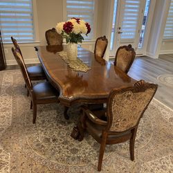 Extendable Dinning Table For Perfect Hosting 