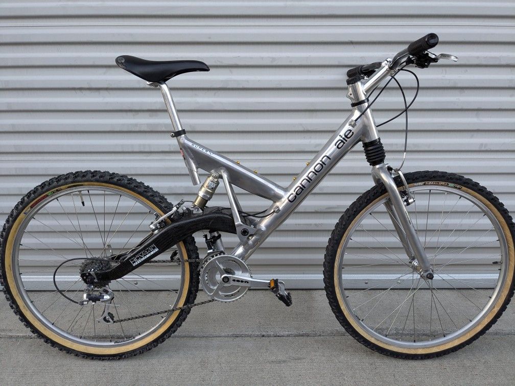 Beautiful Restored Cannondale Super V 1000