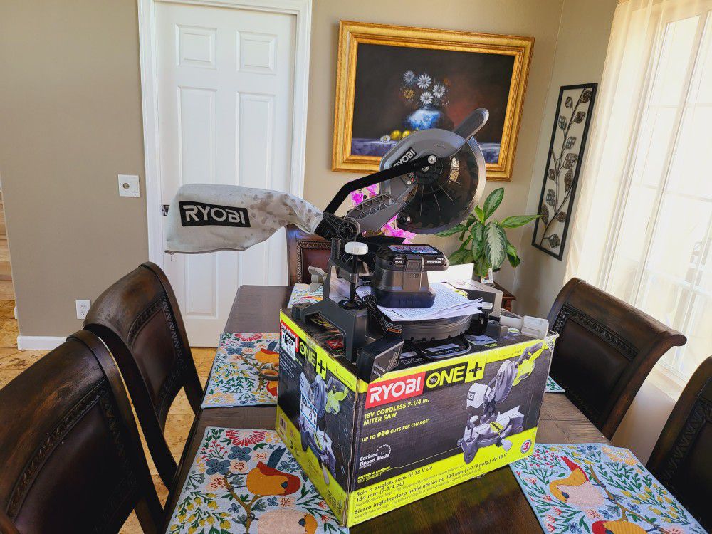 Ryobi ONE+ 18V Cordless 7-1/4 in. Compound Miter Saw, whit (1)1.5 Ah  Battery/charger for Sale in Chula Vista, CA OfferUp