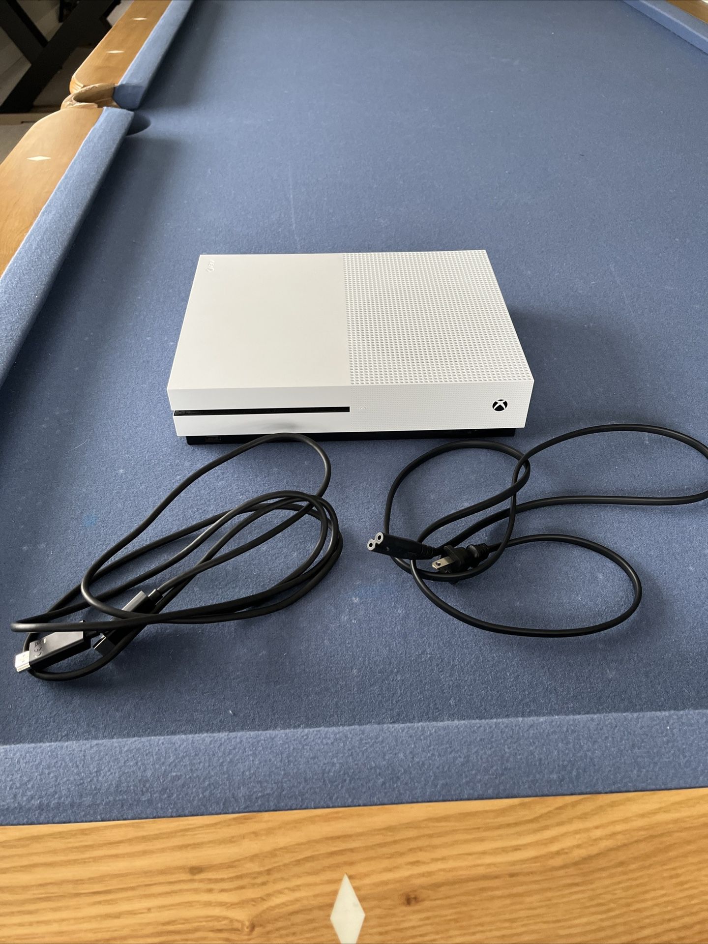 XBOX ONE S 1 TB Excellent condition 
