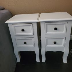 2 white nightstand / drawers 🌸