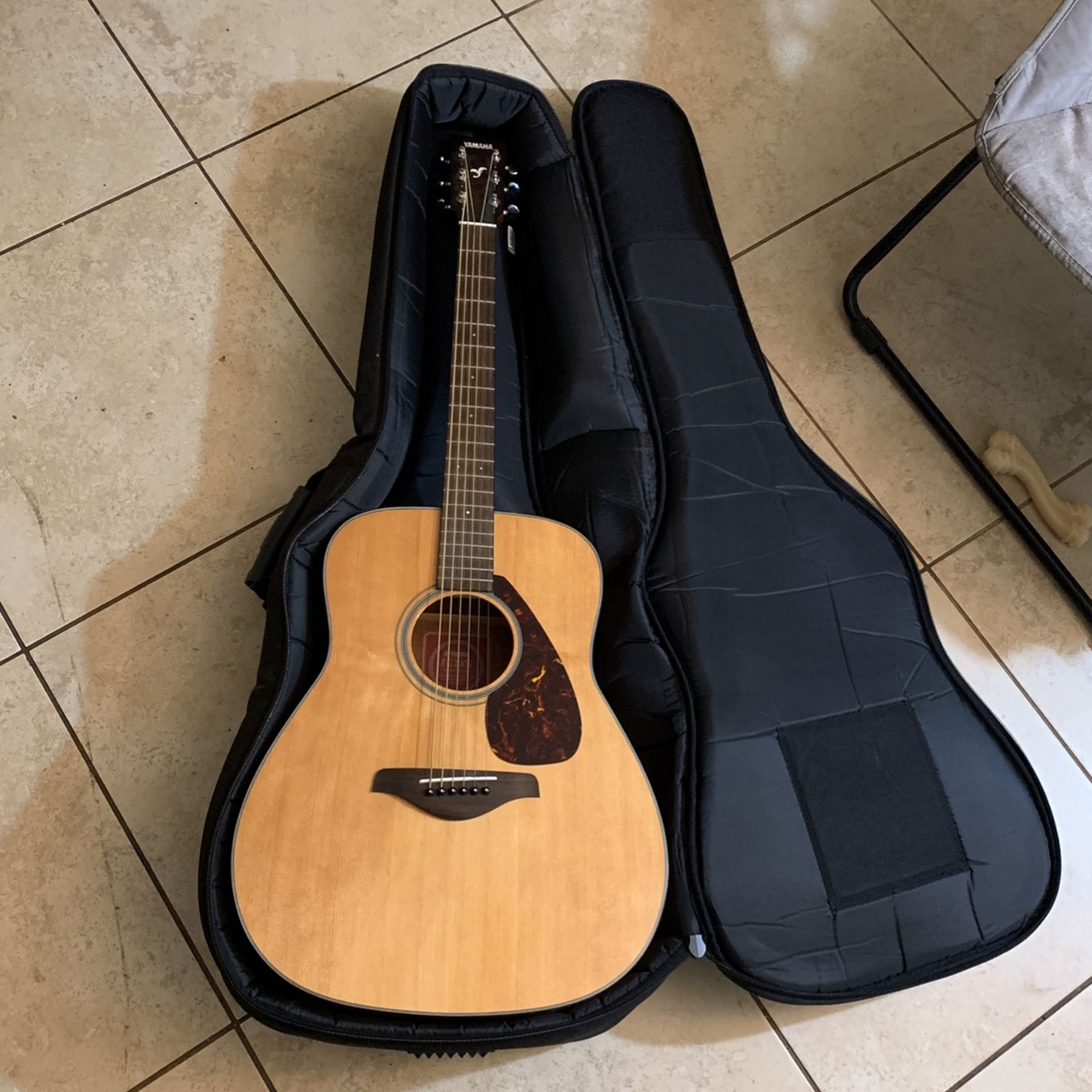 Yamaha guitar FG700s