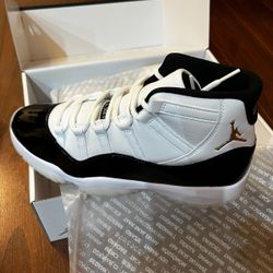 Air Jordan Retro 11.Size 7 for Sale in Tampa FL OfferUp