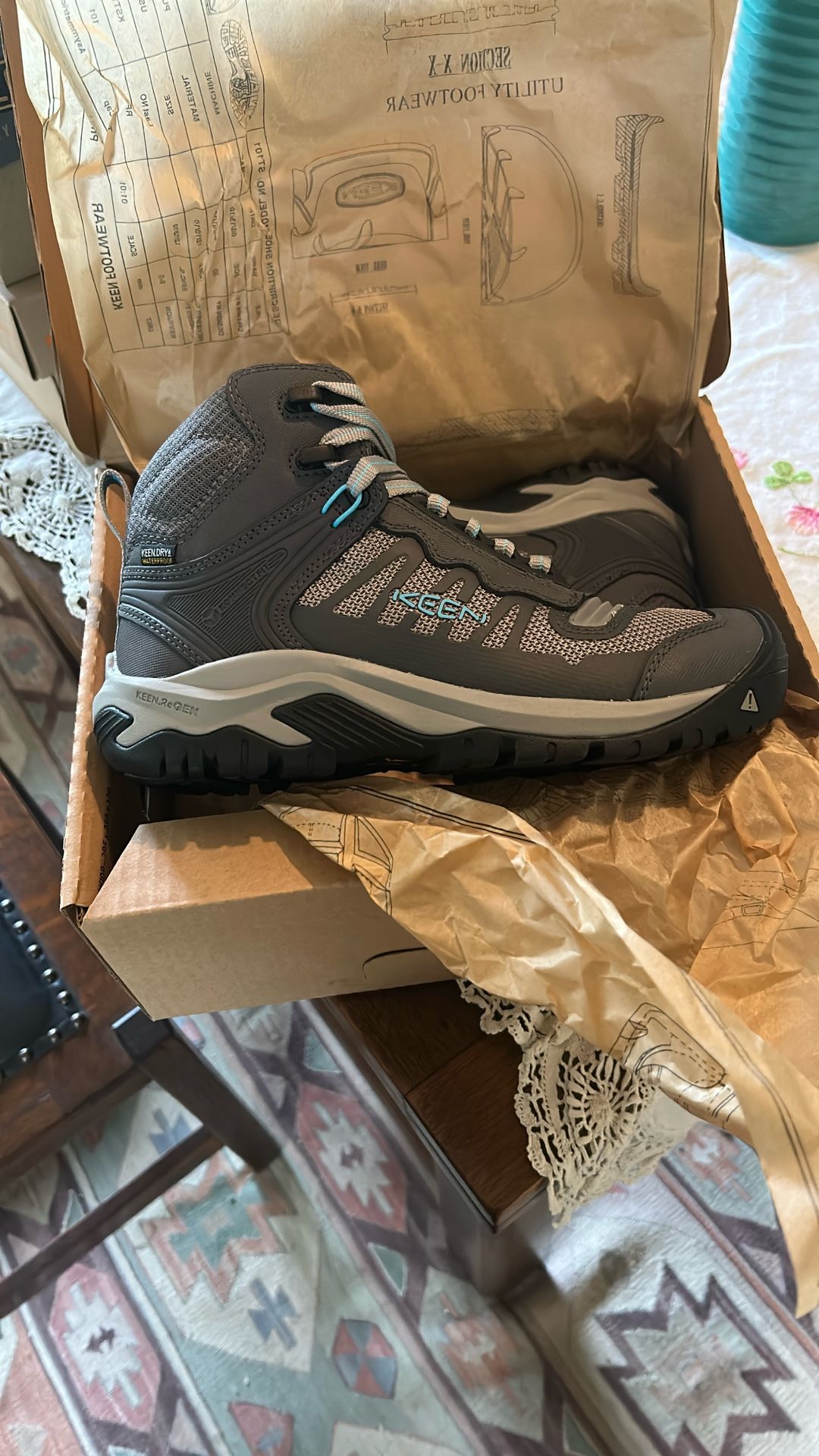 Brand New Keen Reno Mid KPF Soft Toe - Size 8 - Women
