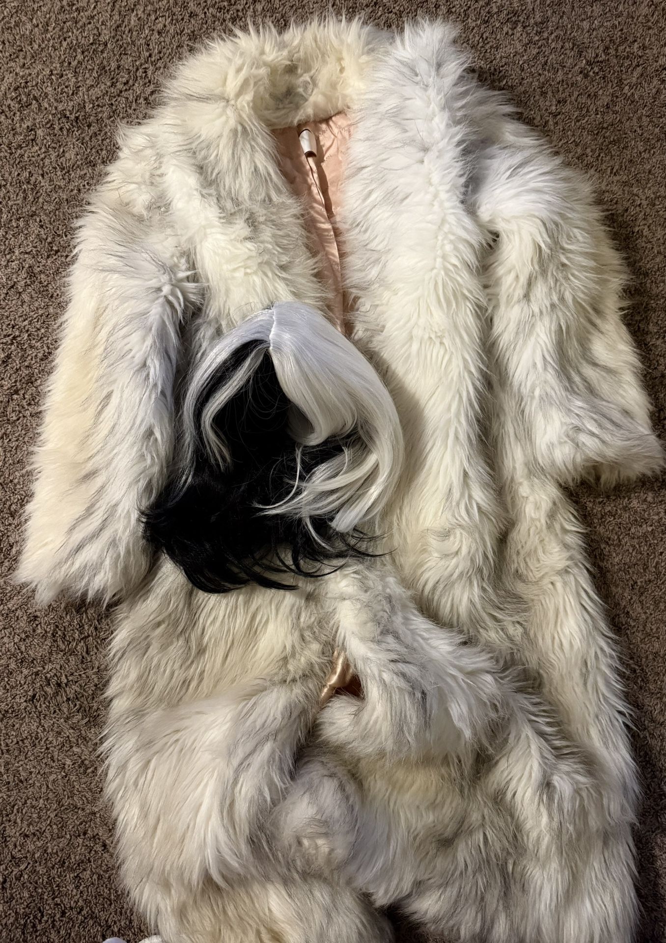 Cruella de Vil Cost And Wig