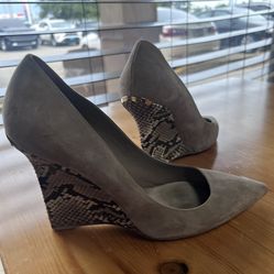 Burberry Hazel Snakeskin Wedge Pump Hee Light Grey Taupe Melange 38.5 EU in