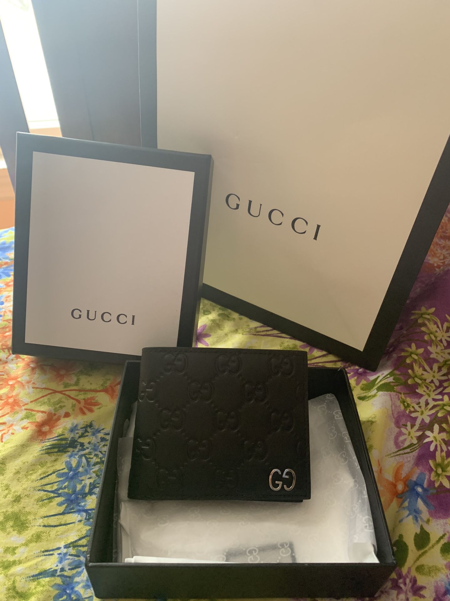 Gucci signature wallet!